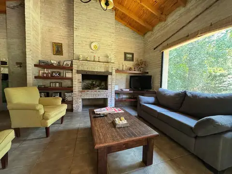 Casa 6 ambientes con 3 baños