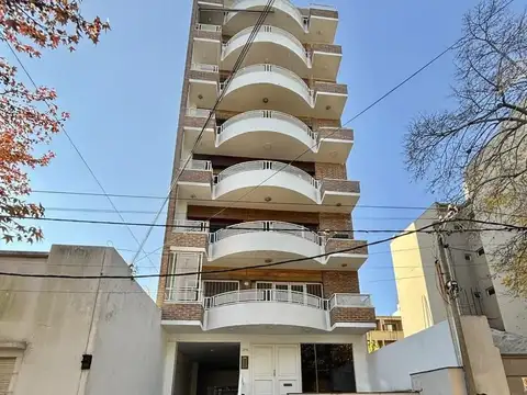 ¡VENDE! Departamento en calle 4 e/ 37 y 38 - PISO COMPLETO