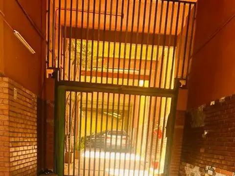 Alquilo cochera fija en Barracas a 1 cuadra de M de Oca..