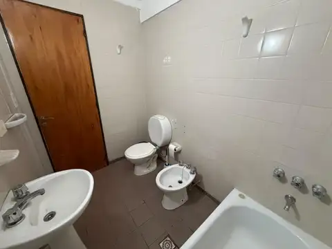 Depto de dos habitaciones y cochera en alquiler
