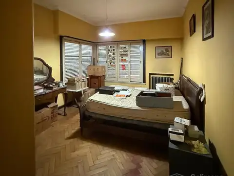 VENTA DE EXCELENTE CHALET - lote con salida a dos calles . EN LA LUCILA, MARTINEZ