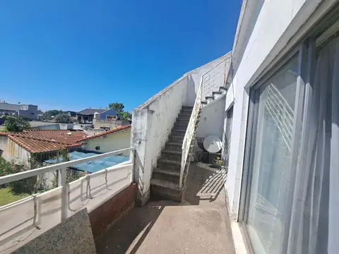 VENTA CASA  3 AMB.  C/LOCALES EN BLOCK