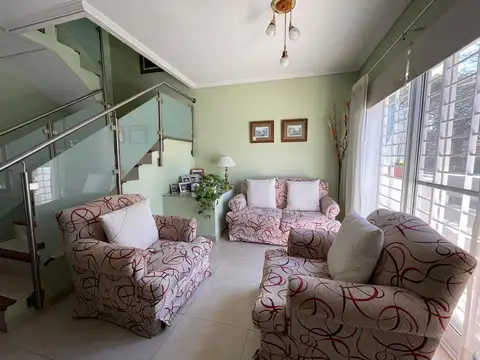 Depto Tipo Casa en Venta con 2 cocheras