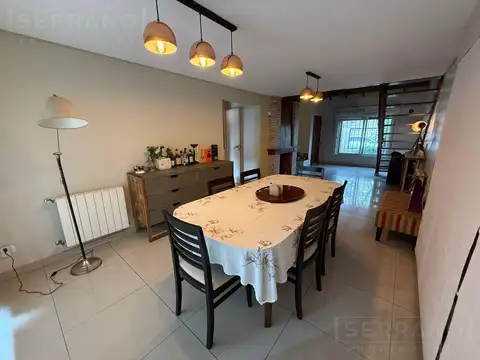 Casa 4 ambientes con 2 baños