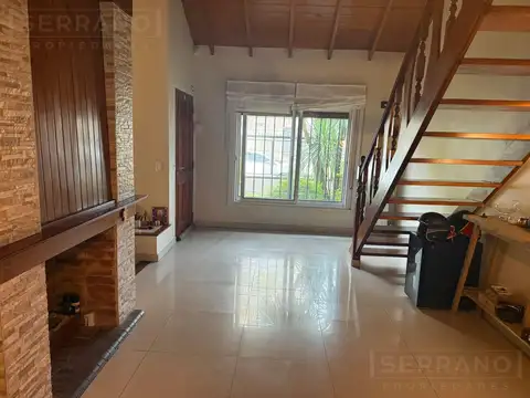 Casa en Venta con 3 cocheras