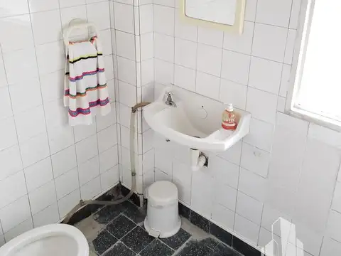 Amplia oficina en pleno centro de Quilmes