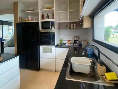 Casa en Venta con 5 cocheras