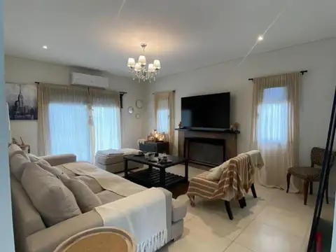 Casa en Venta en Francisco Álvarez, USD 250.000