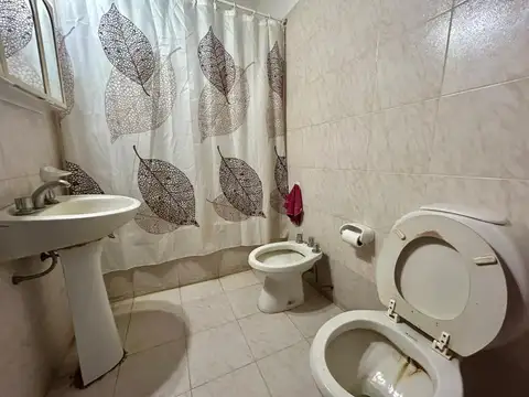 VENTA - CASA EN BARRIO LOS SAUCES