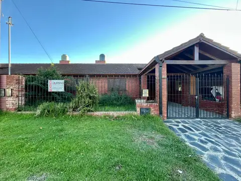 VENTA - CASA EN BARRIO LOS SAUCES