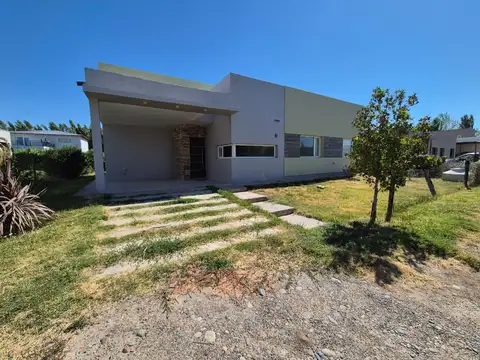 Venta Casa 3 dorm y pileta, Barrio cerrado La Castellana, Neuquen