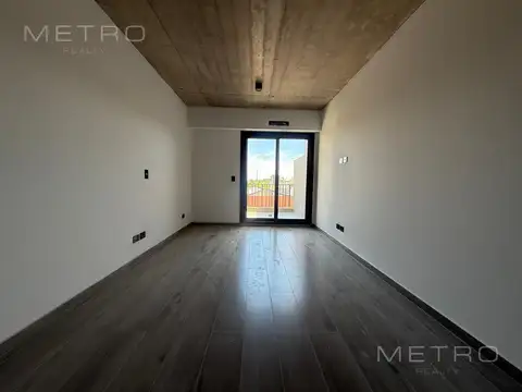 Monoambiente en venta con balcon y terraza en flores