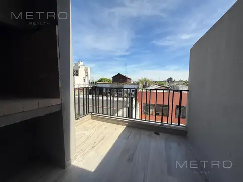 Monoambiente en venta con balcon y terraza en flores