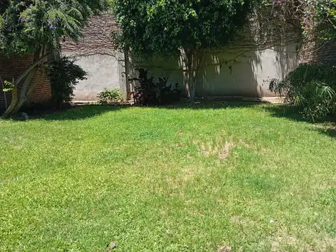 CASA ARROYITO CON JARDÍN Y PARRILLERO | ACEPTA PERMUTA DEPARTAMENTO EN ABASTO
