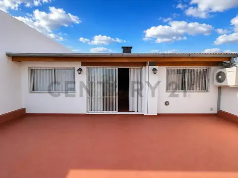 Venta PH 4 Ambientes con dependencia- Quincho, Terraza y Parrilla. Sin expensas- entrada independien