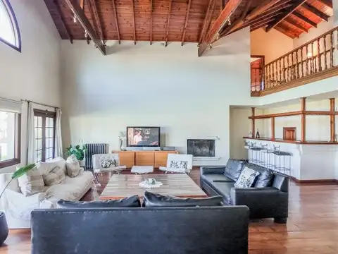 Exclusiva casa en venta - sobre cancha de polo – Chacras de Murray