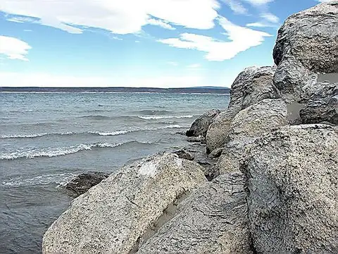 INMOBILIARIA COMODORO - 30.000 has sobre Lago - Pesca - Producción