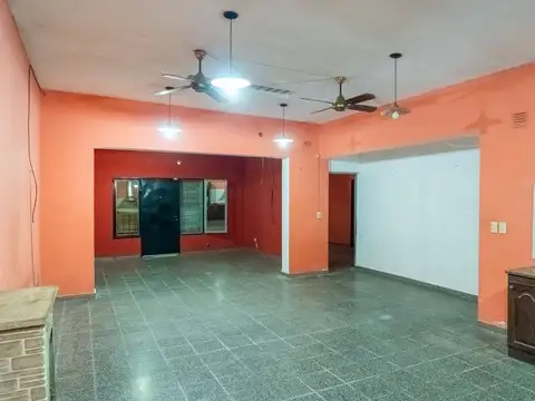 Casa 5 ambientes con 1 baño