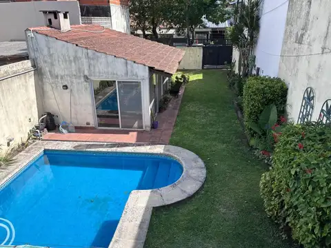 Casa en Venta con 3 cocheras