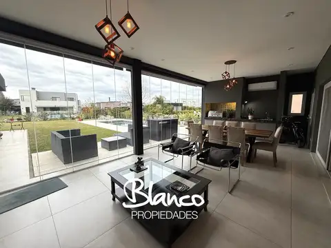 Casa 5 ambientes con 3 baños