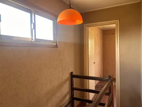 Casa 6 ambientes con 2 baños