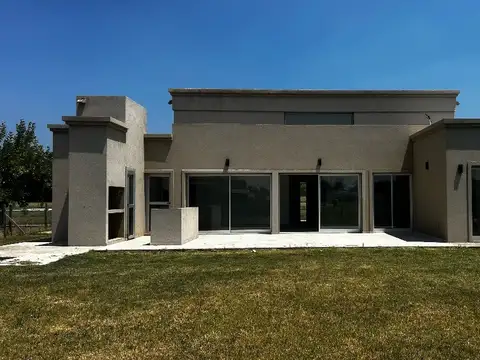 Casa en Venta en Medal Country club, USD 270.000