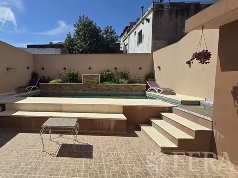 Venta casa 5 ambientes con cochera en Sarandi