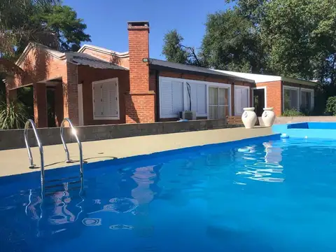Quinta en venta - 5 Dormitorios 4 Baños - San Miguel Del Monte