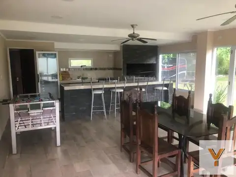 Quinta en venta - 5 Dormitorios 4 Baños - San Miguel Del Monte