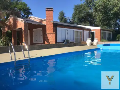 Quinta en venta - 5 Dormitorios 4 Baños - San Miguel Del Monte