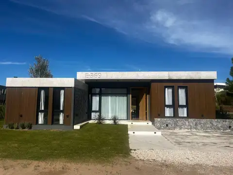 Casa en venta - 5 Dormitorios 5 Baños - Ecuestre