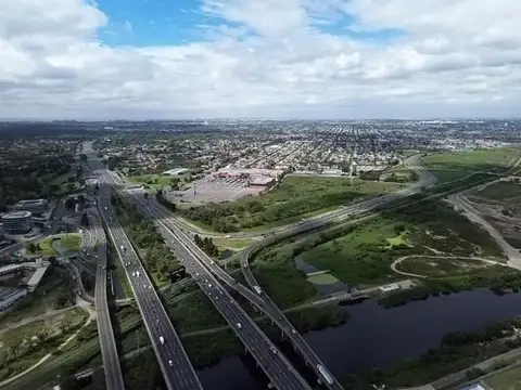 Parque Ind- Log a 900 mt de  Panamericana altura Calle Uruguay (S. Isidro) Frente Carrefour Soleil