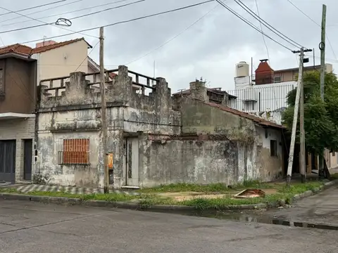 Casa en venta a refaccionar/demoler