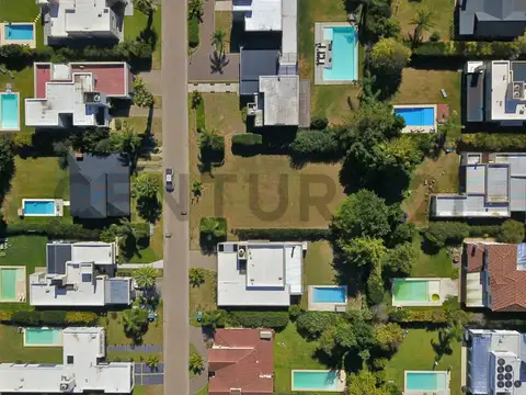 Fuerza Aérea 2500 , Piso 0