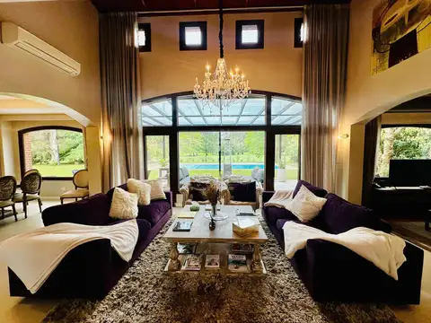 Casa en Venta con 6 cocheras