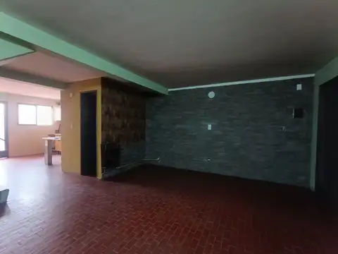 Casa en Alquiler con 2 cocheras