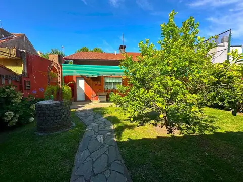 Casa en Venta con 2 cocheras