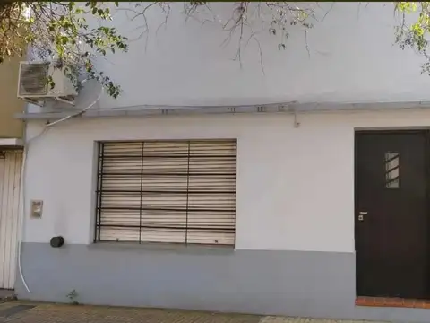BANFIELD ESTE - VENTA  CASA