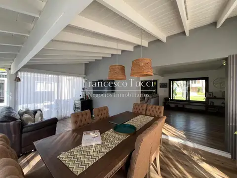 Casa 5 ambientes con 3 baños