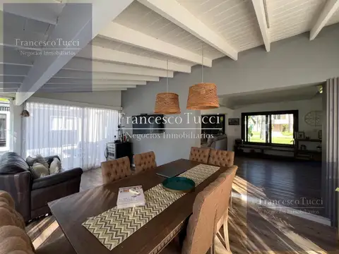 Casa 5 ambientes con 3 baños