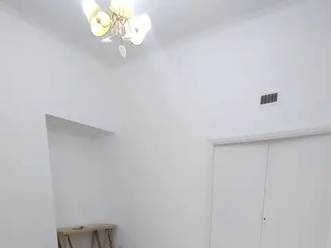 amplio 2 amb. con patio cubierto