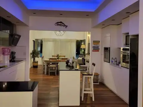 Casa 6 ambientes con 5 baños