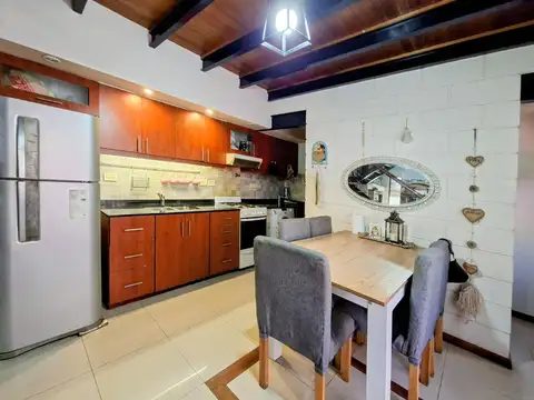 Casa 2 ambientes con 1 baño