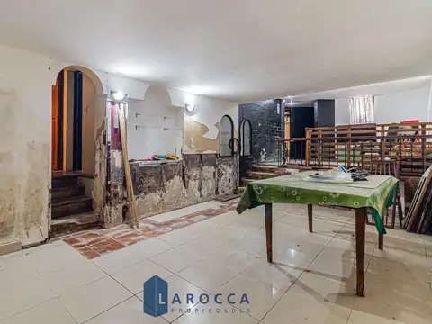 CASA - VENTA - COLEGIALES - 4 DORMITORIOS - TERRAZA - A REFACCIONAR