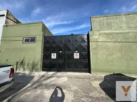 Depósito en venta - 2 Ambientes - Flores