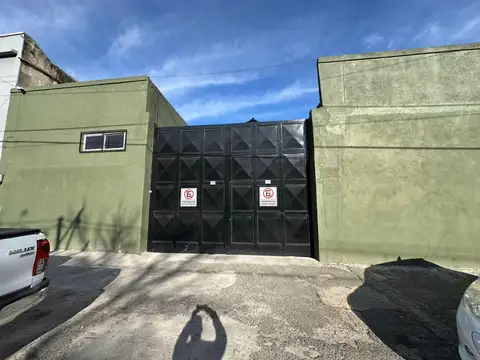 Depósito en venta - 2 Ambientes - Flores