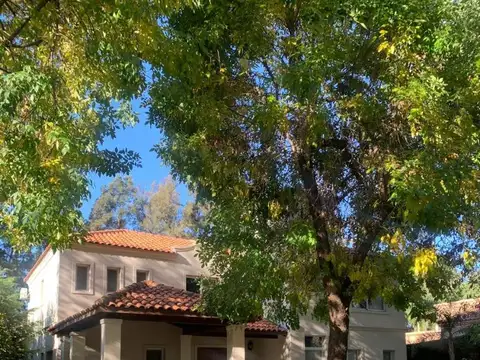 CASA EN VENTA EN LA PEREGRINA