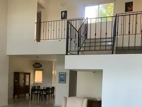 CASA EN VENTA EN LA PEREGRINA