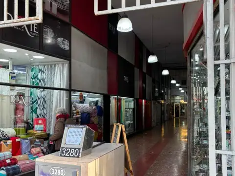 Local en GALERIA con BAÑO PROPIO - 1 MES DE GRACIA