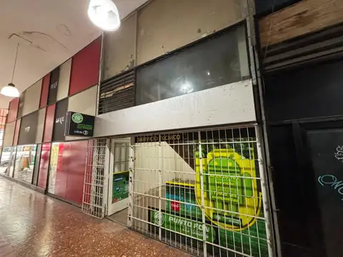 Local en GALERIA con BAÑO PROPIO - Luro e Independencia